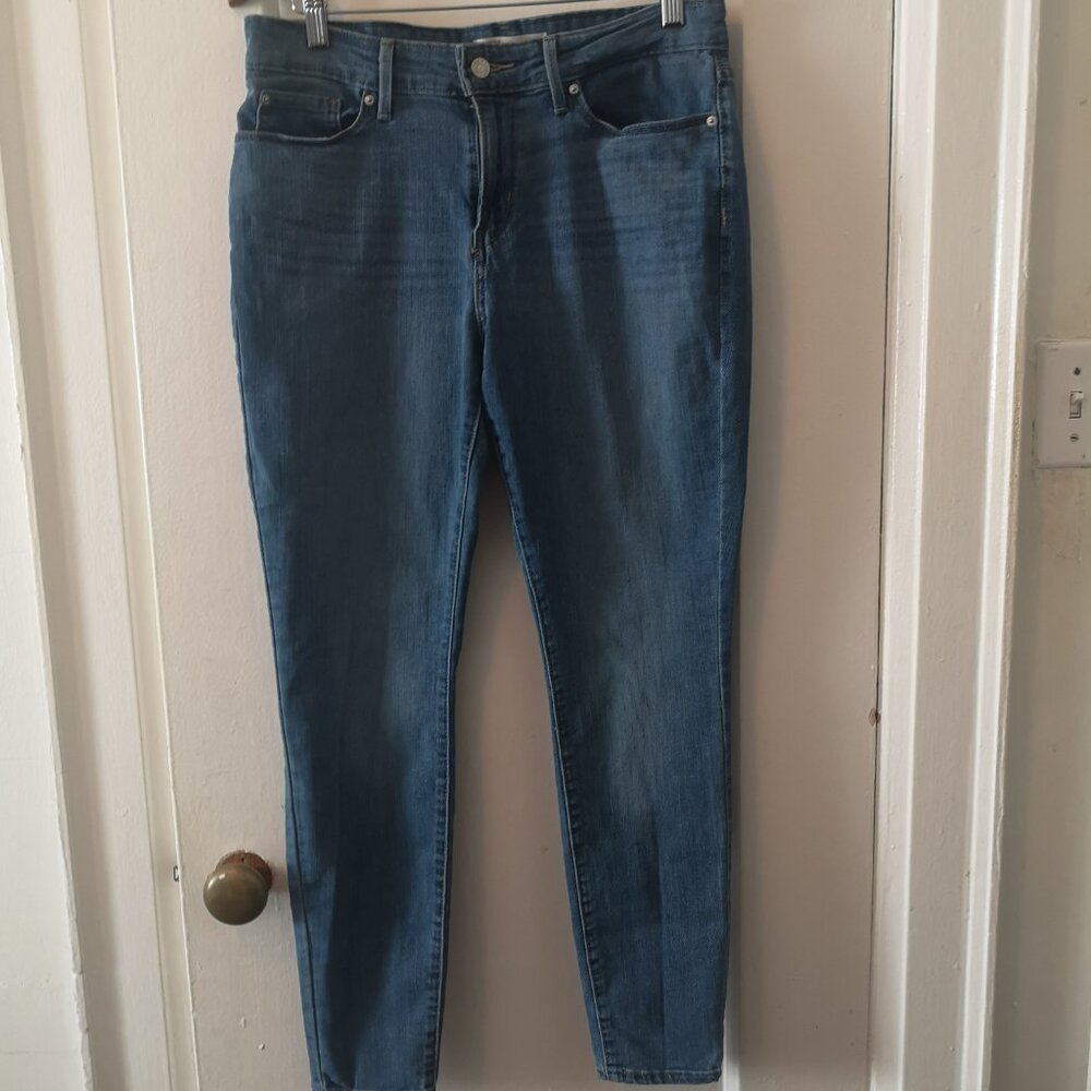 Signature Woman's Levi Strauss mid-rise skinny denim jeans